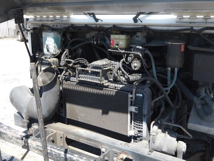 2002-workhorse-w62-image-8
