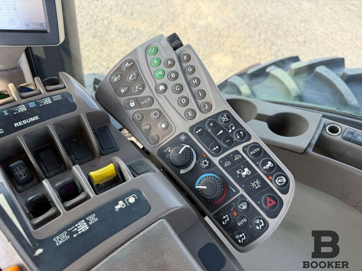 2011-john-deere-8335r-tractor-image-94