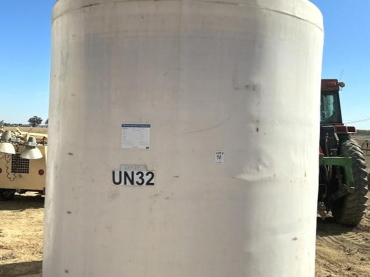 snyder-6000g-upright-poly-tank-image-1