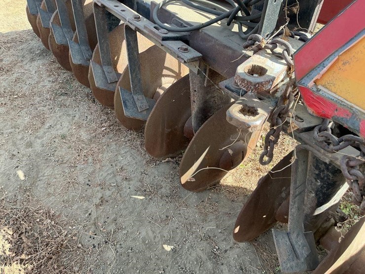 case-ih-770-23'-fold-up-wheel-disc-image-12