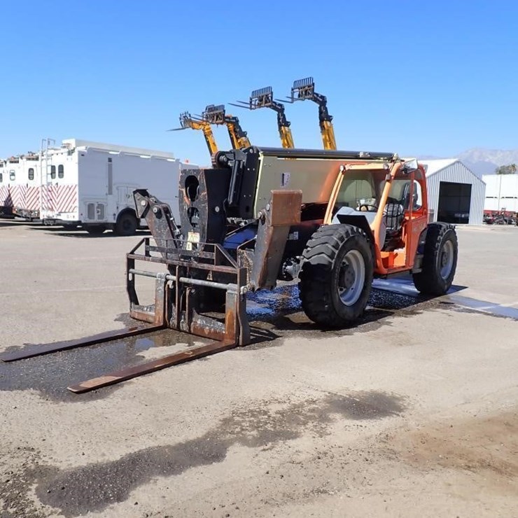 2015 JLG 1255