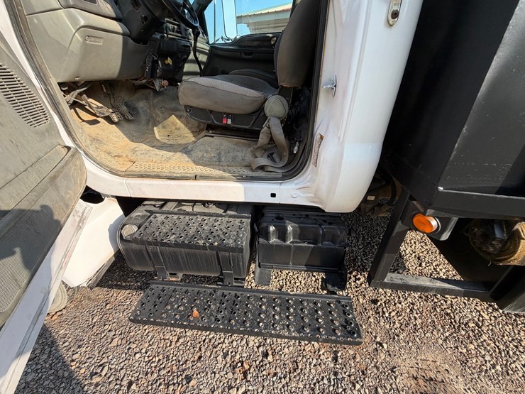 #4552-•-ford-f-650-flatbed-truck-image-28