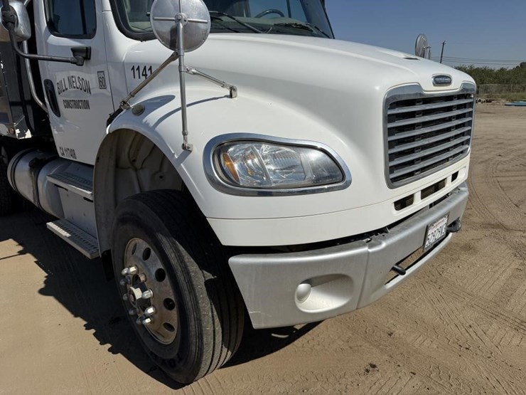 2018-freightliner-m2-t/a-dump-truck-image-18