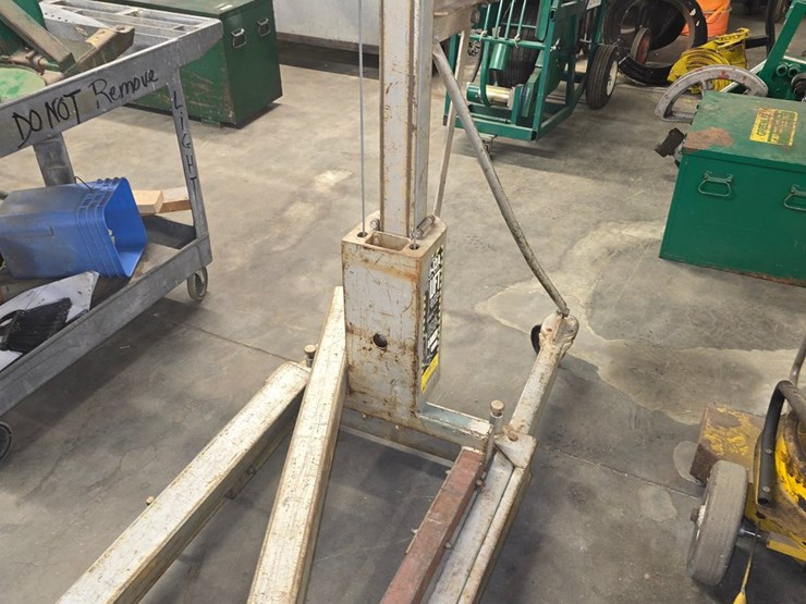 #30-•-vermette-10-12a-manually-operated-lift-cap-/-1,000-lbs.-/-center-load-image-1