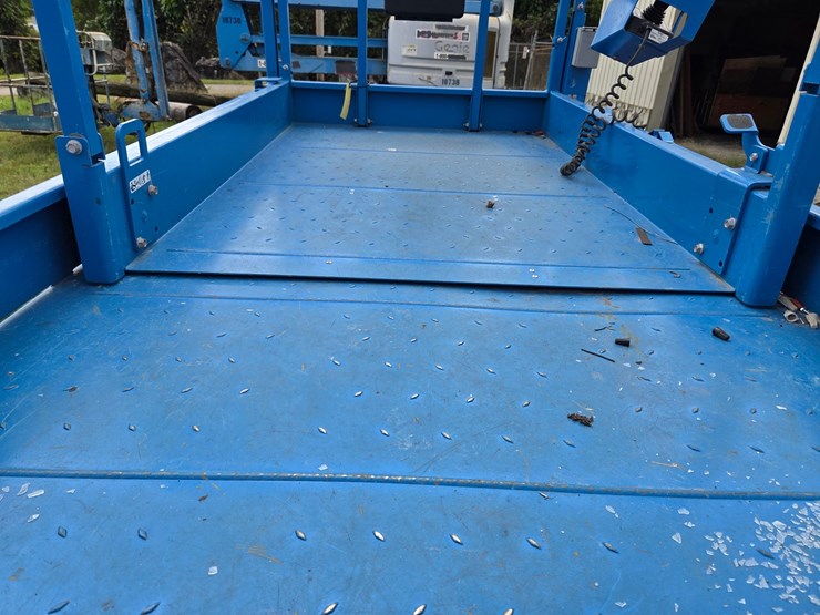 #11-•-genie-g5-3246-scissor-lift-/-52-hours-image-10
