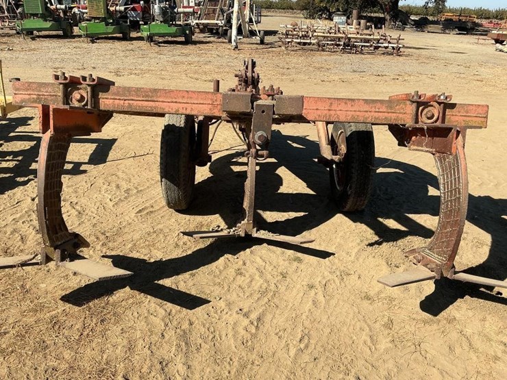 allis-chalmers-600-3-shank-hd-pull-ripper-image-5