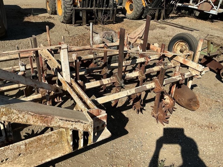 custom-3-pt-3-row-60"-cultivator-image-9