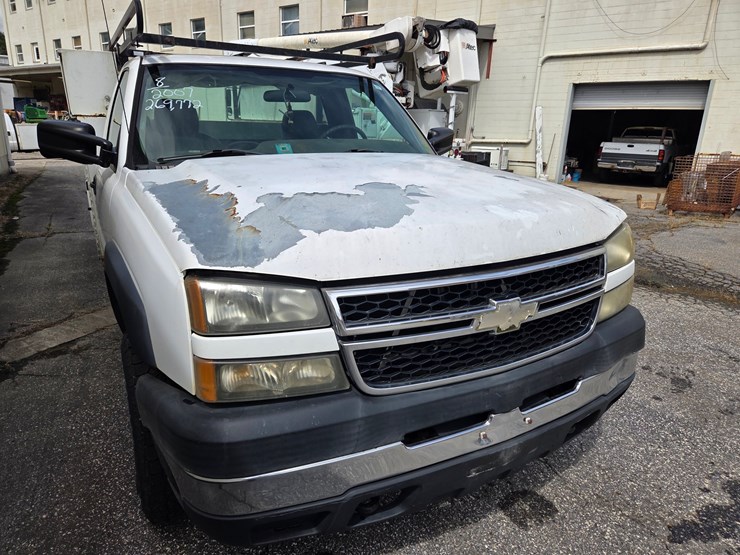 #8-•-2007-chevrolet-2500-service-truck-/-269,772-miles-image-4