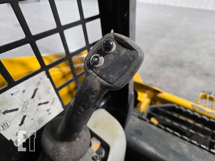 2005-caterpillar-236b-image-9