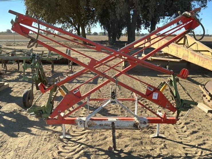 rmco-40'-3-pt-x-fold-spray-boom-attachment-image-1