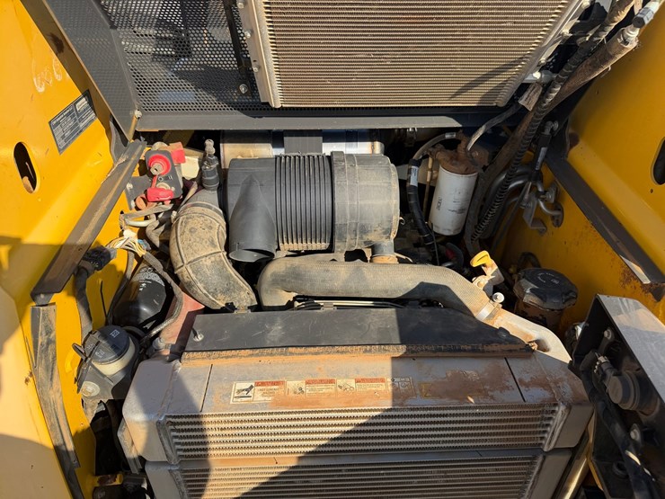 #4093-•-2023-new-holland-c334-tracked-skid-steer-image-30