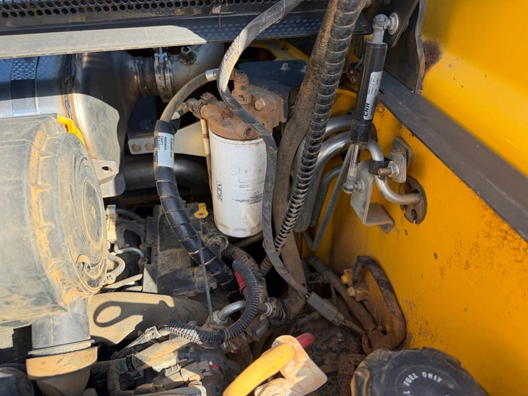 #4093-•-2023-new-holland-c334-tracked-skid-steer-image-29