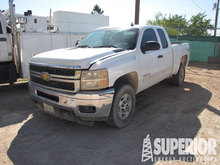 2012-chevrolet-2500hd-4-wd-extended-cab-pickup-image-1