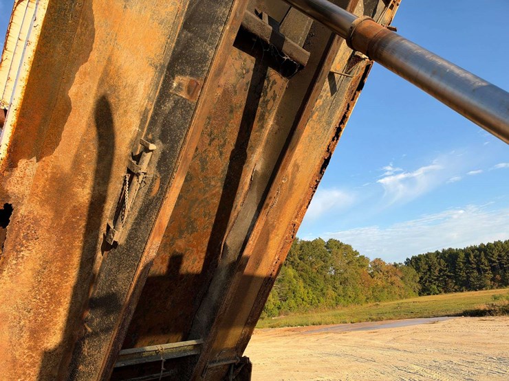 2012-freightliner-m2-tandem-axle-dump-truck-(96,351-actual-miles)-image-21