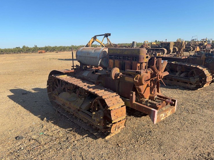 caterpillar-thirty-image-4