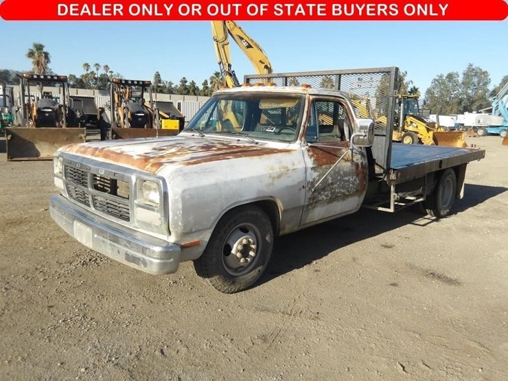 1992-dodge-d350-flatbed-truck-image-1