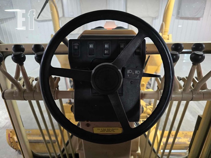 2004-caterpillar-143h-image-16