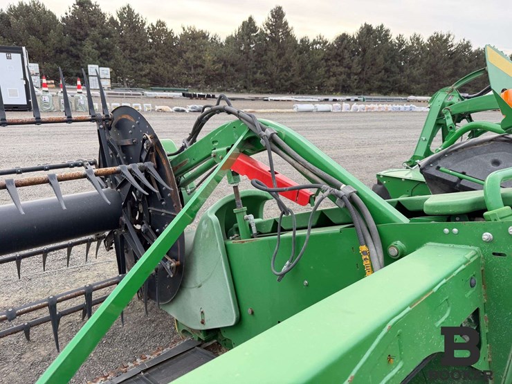 2017-john-deere-635fd-draper-header-image-35