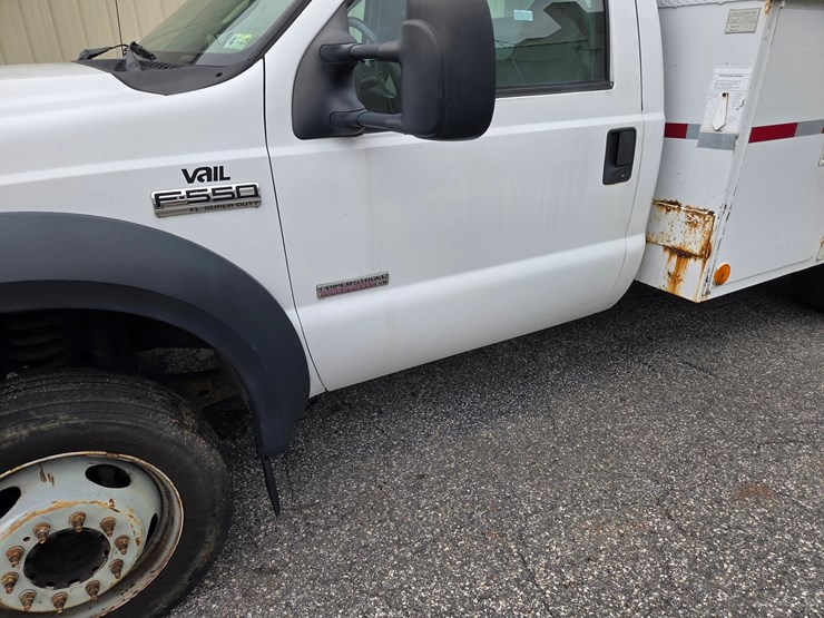 #4-•-2005-f-550-ford-small-bucket-truck-/-vin:-1fdaf56p16eb42272-/-75,475-miles-image-7