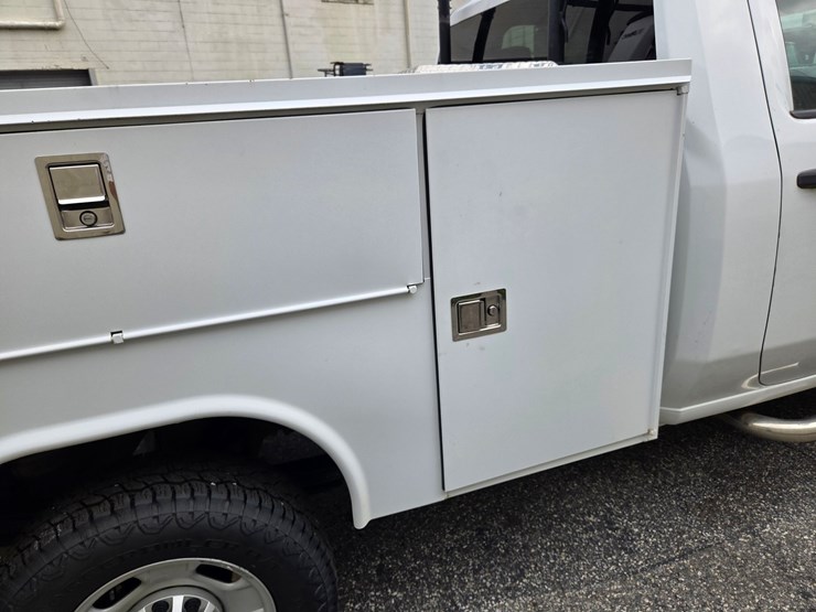 #5-•-2020-chevrolet-2500-service-truck-/-vin:-1gb0wle7xlf295314-/-74,095-miles-image-18