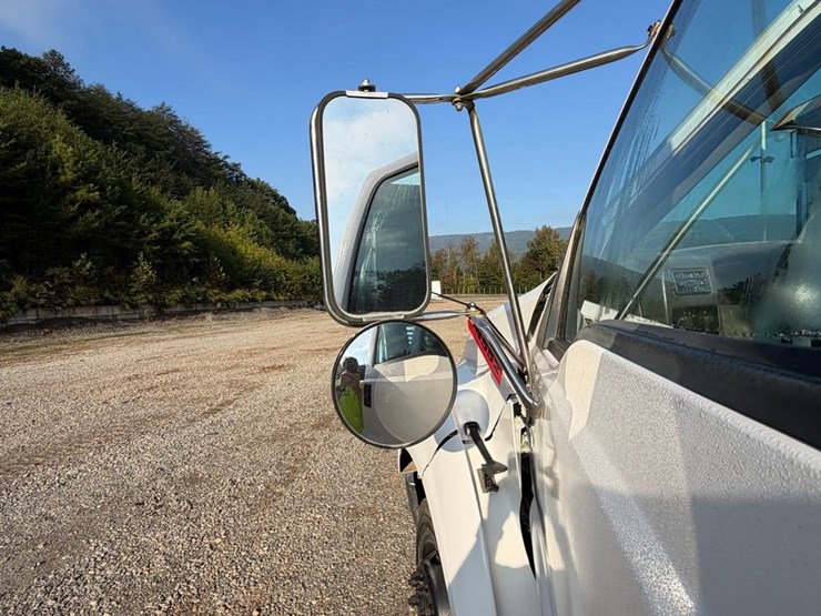 #4552-•-ford-f-650-flatbed-truck-image-19