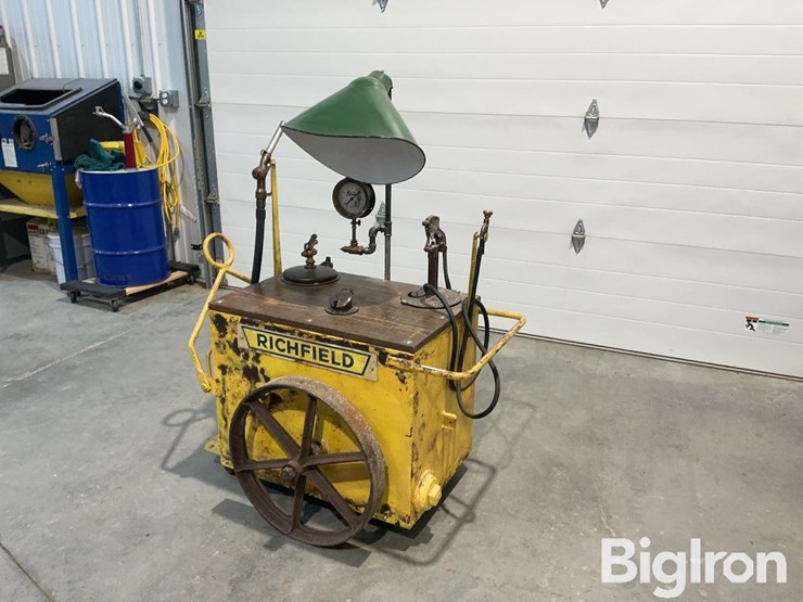 richfield-antique-portable-lube-cart-image-1