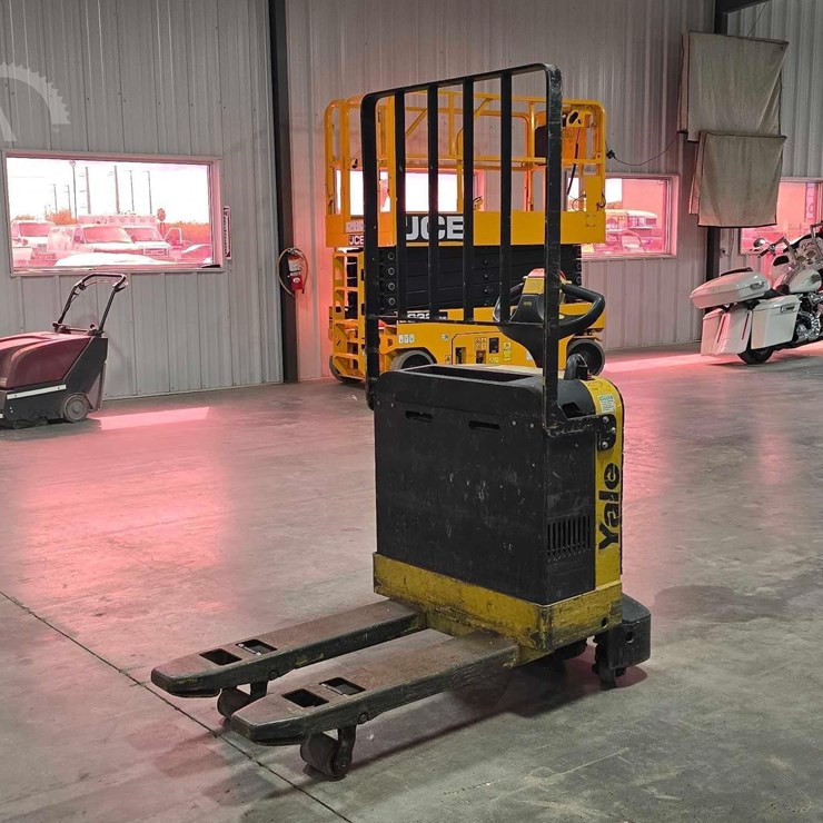 2010 YALE MPB040E