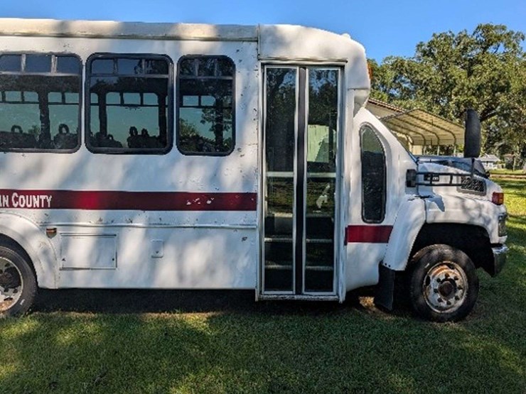 2007-chevrolet-5500-shuttle-bus,-8.1-liter-gas,-automatic,-image-2