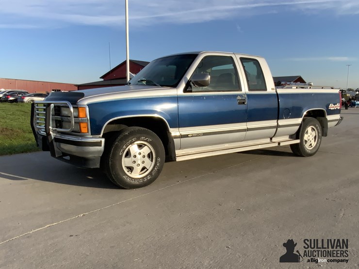 1993-chevrolet-silverado-gmt-400-k1500-4x4-extended-cab-pickup-image-1