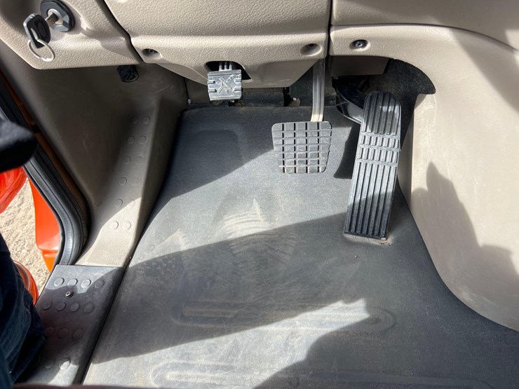 2015-freightliner-cascadia-day-cab-image-20