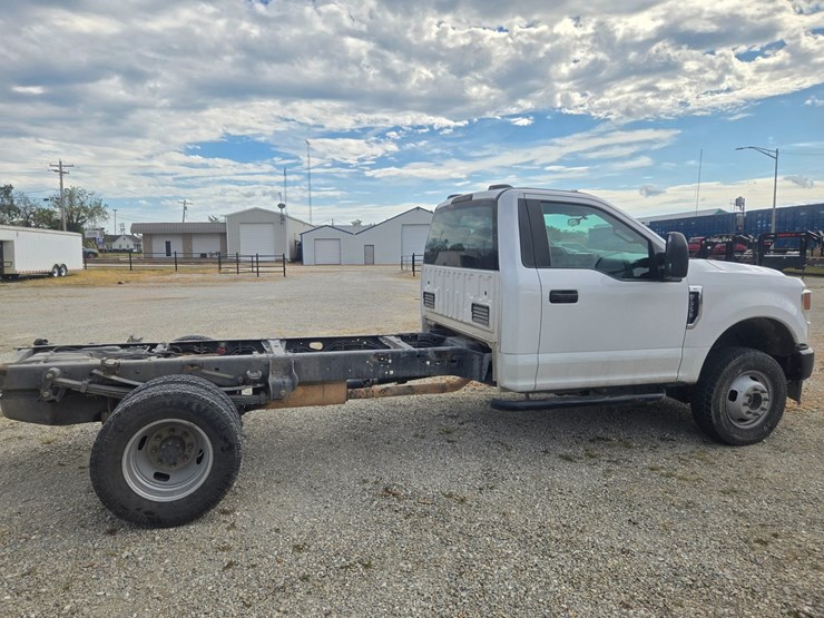 2021-ford-f350-image-14