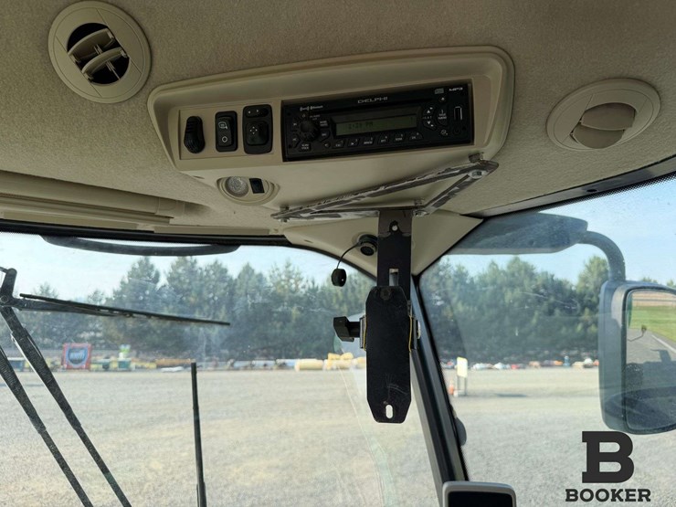 2012-john-deere-s670-combine-image-122
