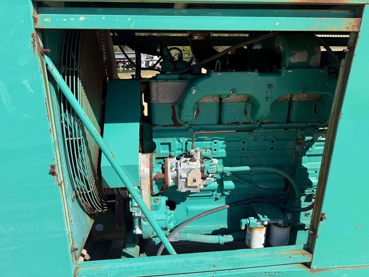 cummins-/-onan-250-kw-commercial-diesel-generator-(242-actual-hours)-image-11
