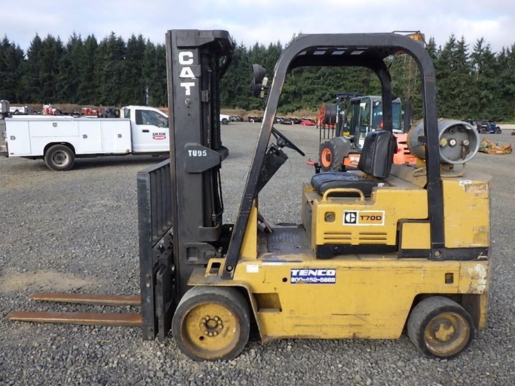 caterpillar-t70d-forklift-image-2