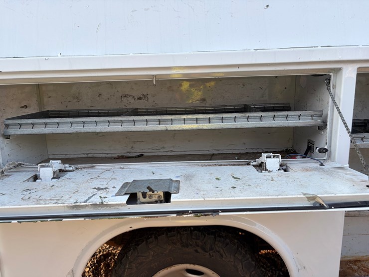 #4554-•-2015-chevrolet-express-work-van-image-24