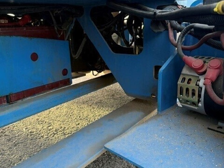 2011-genie-gs-3232-scissor-lift-image-6