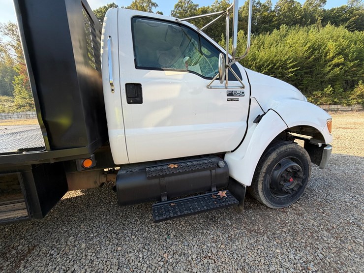 #4552-•-ford-f-650-flatbed-truck-image-36