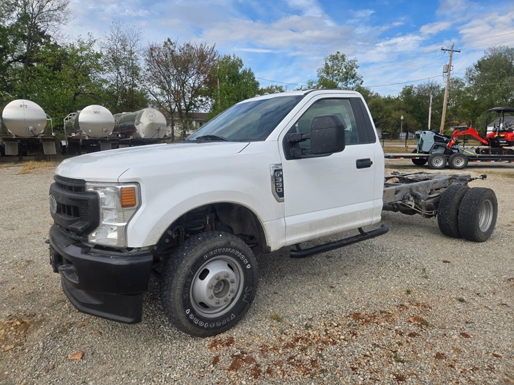 2021-ford-f350-image-2