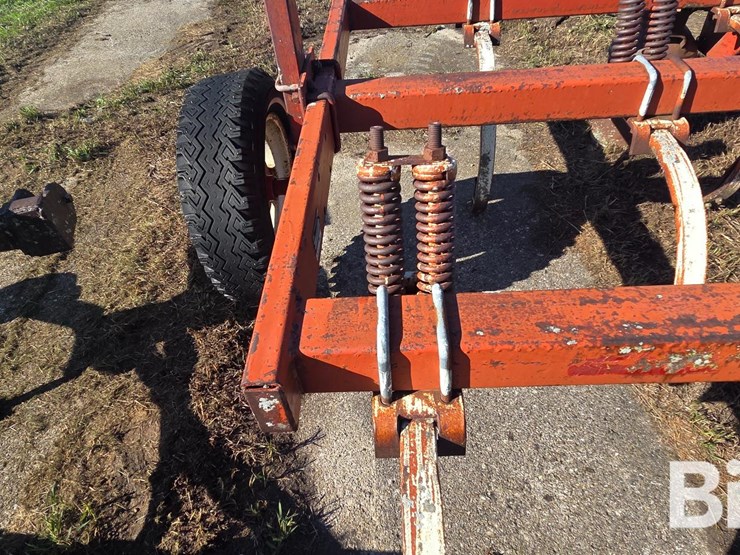 international-55-chisel-plow-image-13