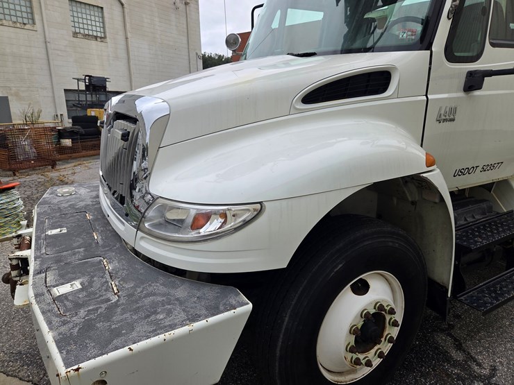 #2-•-2005-international-4400-truck---2005-international-pole-truck-/-vin:-1htmkaan35h167251-/-55,644-miles-image-6