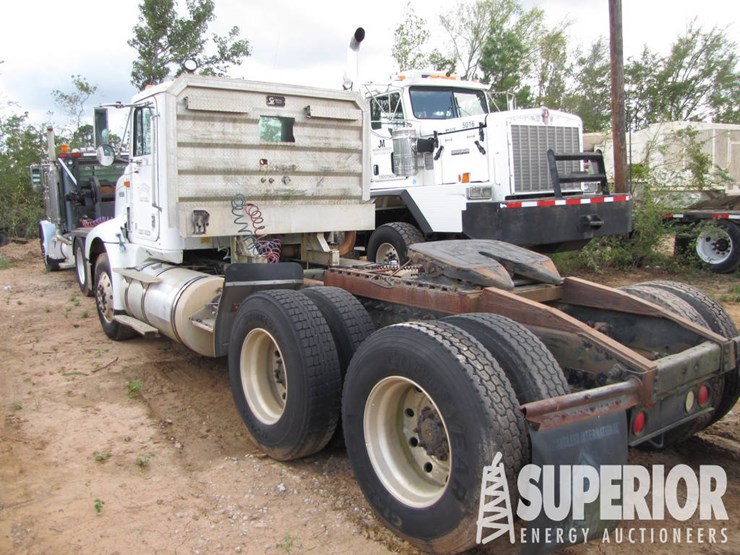 1999-international-9200-t/a-day-cab-haul-truck-image-4