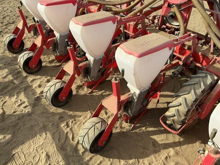 gaspardo-sp540-3-pt-6-row-30"-air-planter-image-12