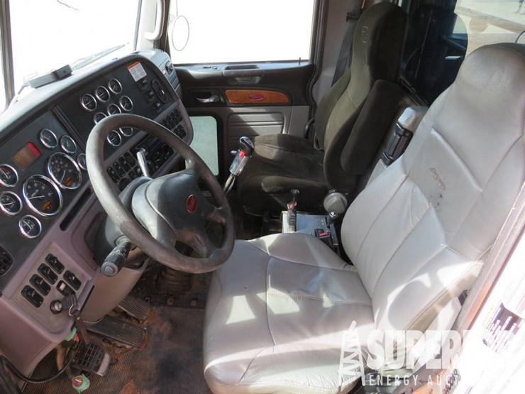 2010-peterbilt-389-t/a-glider-winch-tractor-w/day-cab-image-8