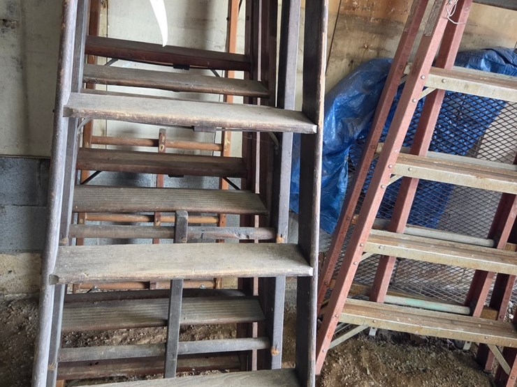 #21-•-(3)-8-ft-wooden-step-ladders-image-3