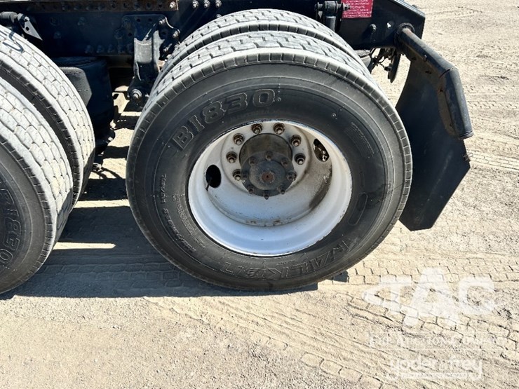 2014-volvo-vnl-image-13