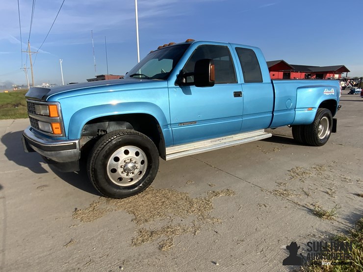 1993-chevrolet-gmt-400-k3500-4x4-extended-cab-dually-pickup-image-1