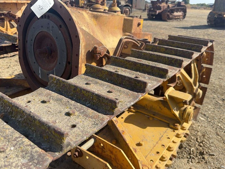 caterpillar-fifteen-image-6
