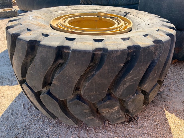 #41536-•-(2)-35/65r33-equipment-tires-image-2