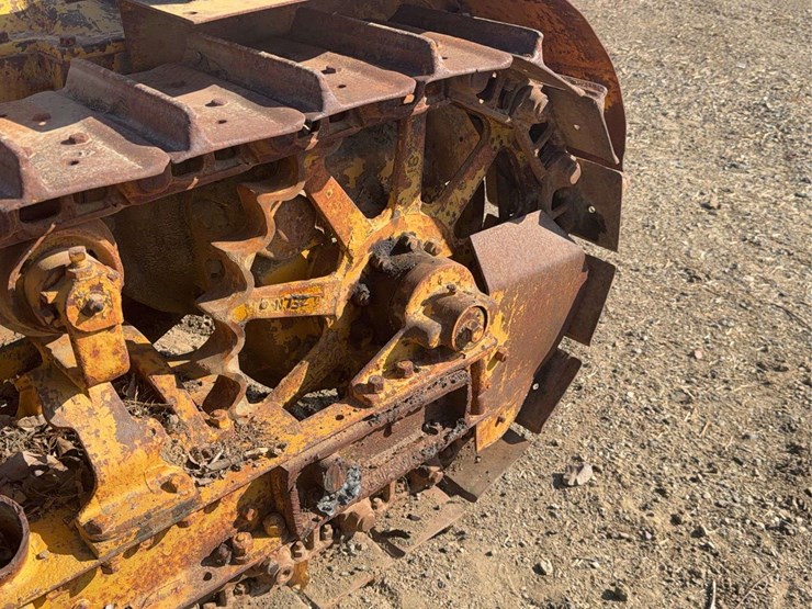caterpillar-thirty-image-8