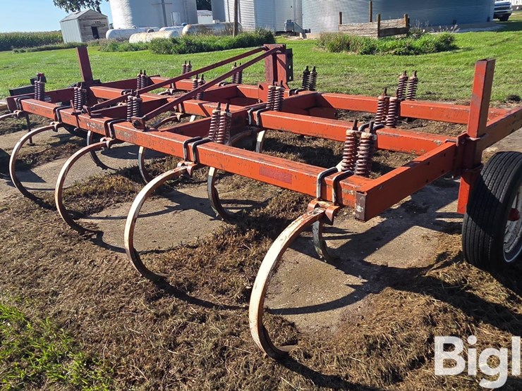 international-55-chisel-plow-image-5